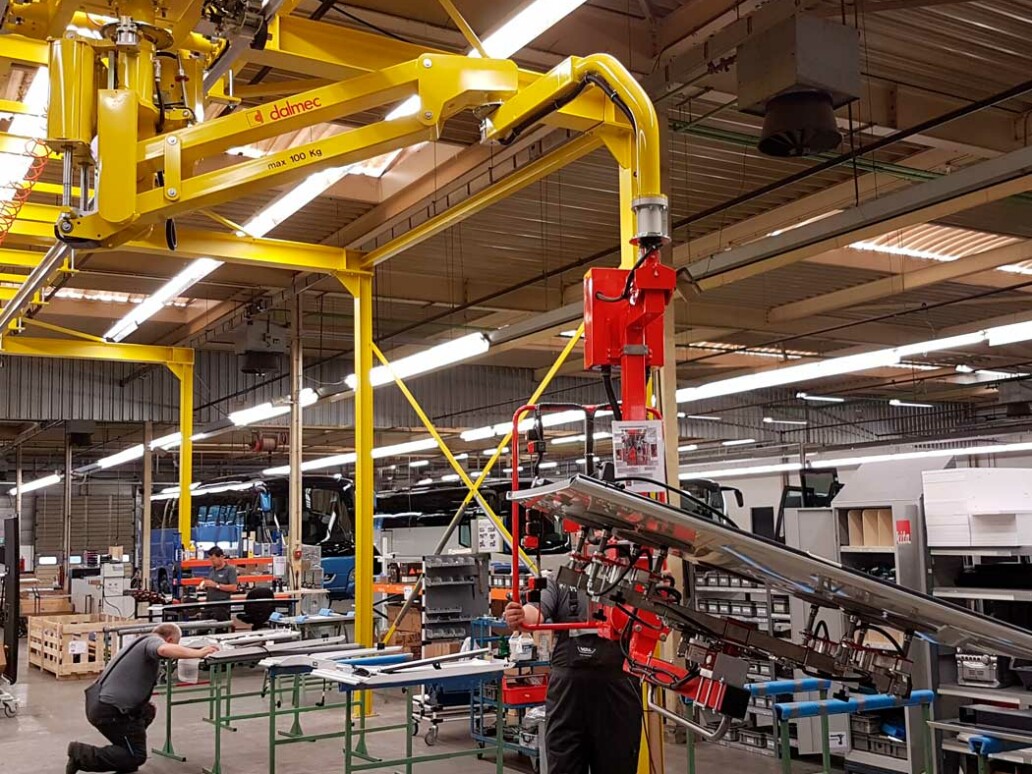 Dalmec_Partner_hangend_verrijdbaar_tillen_geassembleerde_deuren