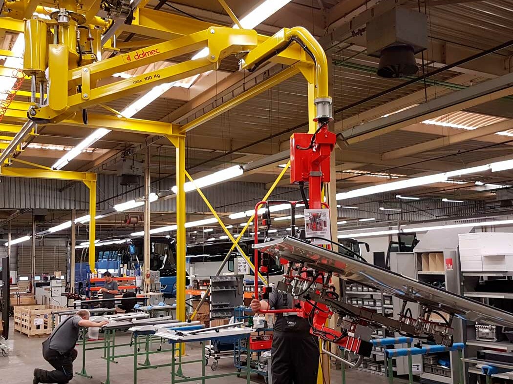 Dalmec_Partner_hangend_verrijdbaar_tillen_geassembleerde_deuren